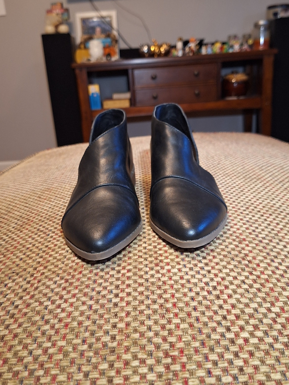 Universal Thread Black Manmade Leather Slip-On Flats
